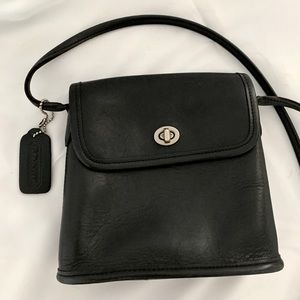 Black coach purse. Very good condition.